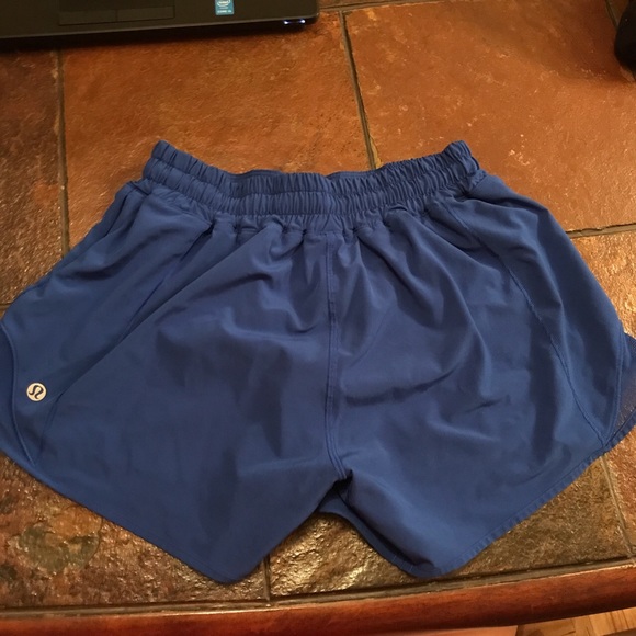 🌸 SOLD🌸Refl. Lululemon Hotty Hot ShortII 2.5” - Picture 2 of 4